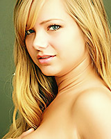Innocent teen Kylie James is looking hot in some pics